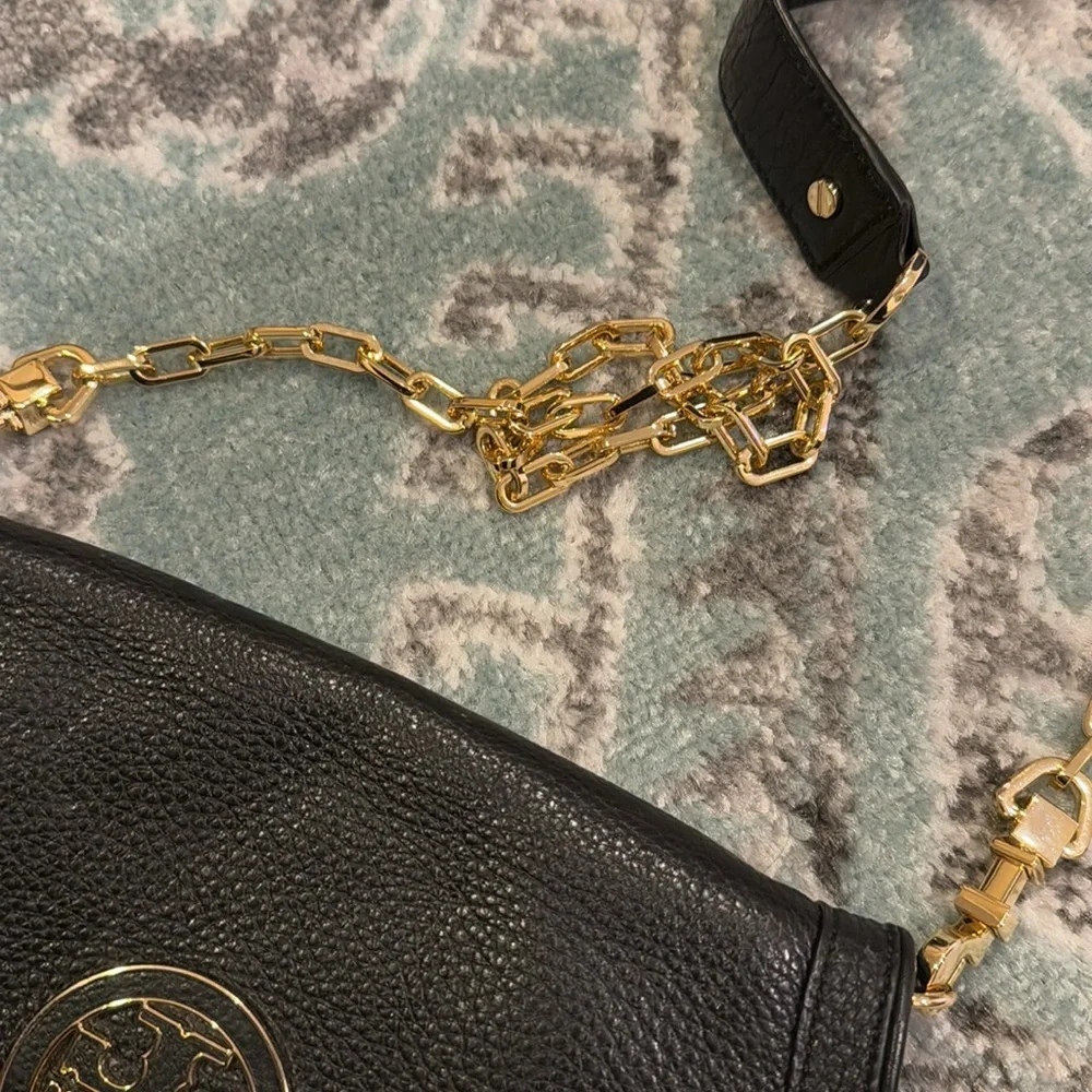 Tory Burch Amanda Logo Flap Clutch ‘Black’